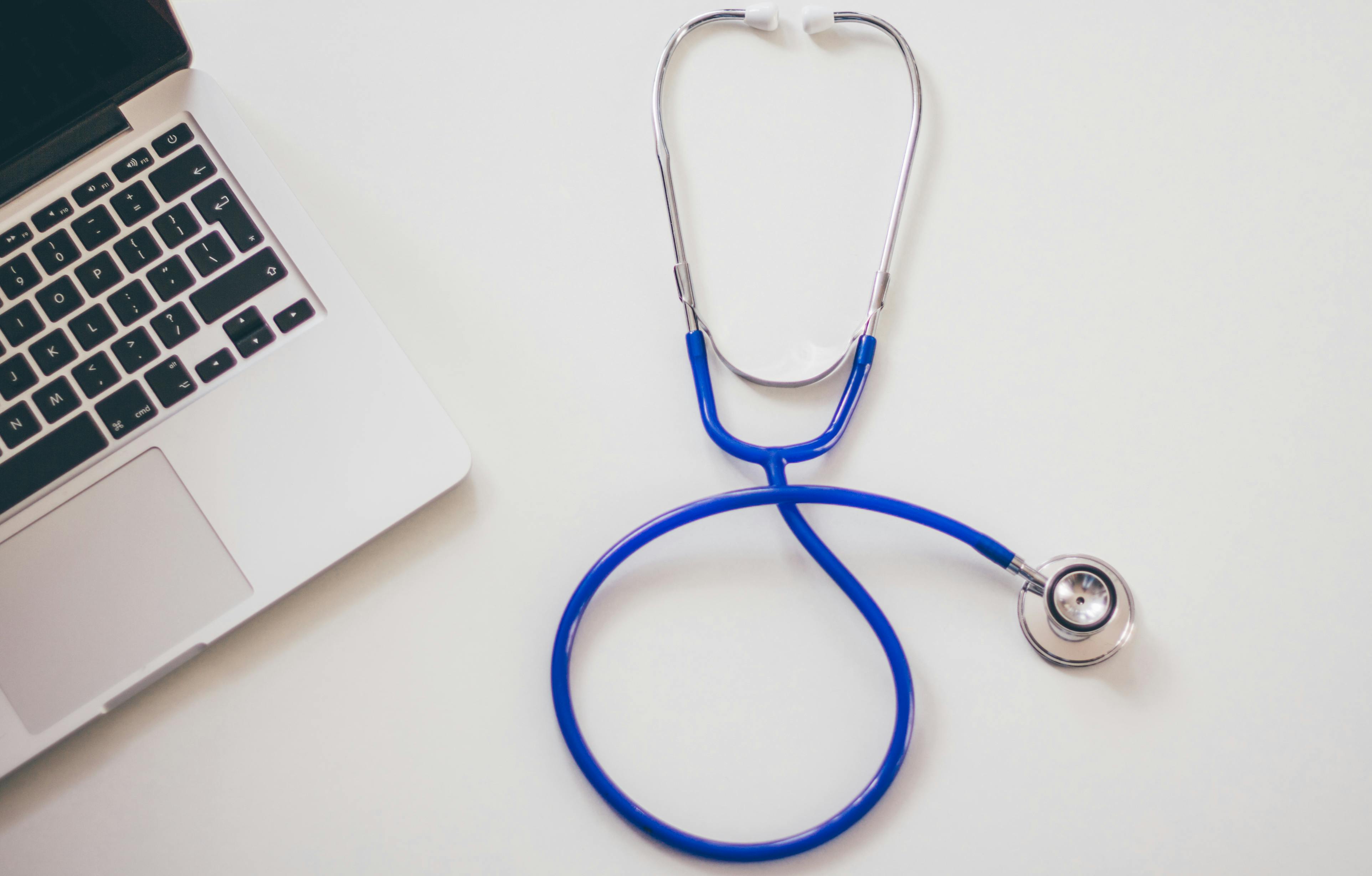 Zdravstveni radnik u medicinskoj ustanovi